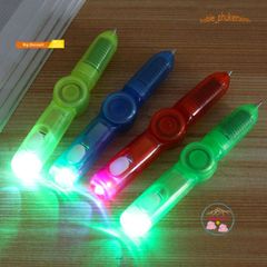 Bút Xoay Đa Năng Phát Sáng 3 Trong 1 - Bút Spinner Kiểu Dáng Hiện Đại Dành Cho Học Sinh, Món Quà Thú Vị Trong Học Tập và Giải Trí