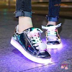 Giày Thể Thao Đèn LED Phát Sáng 3 Vạch - 8 Chế Độ Nhấp Nháy Màu, Dây Giày Thời Trang Cho Nam Nữ, Sự Lựa Chọn Xu Hướng Mùa Hè
