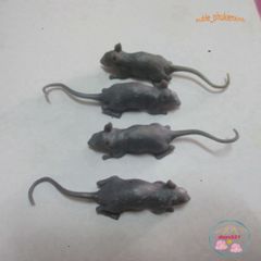 ```Chuột Nhựa Trang Trí Halloween - Món Đồ Trang Trí Độc Đáo Cho Ngày Hội Ma Quái``` 547234