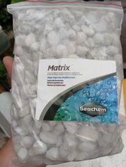 Vật liệu lọc Matrix Seachem 100g/1L - Lọc nước bể cá hiệu quả, khử amonia, nitrat, nitrit, chất lượng cao cho thủy sinh