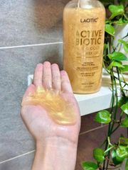 Sữa Tắm Lacitic Active Biotic Vàng 1 Lít Hữu Cơ - Cấp Ẩm, Làm Sạch, Dưỡng Da Mềm Mại, Hương Nhẹ Nhàng, Dành Cho Cả Nam Nữ