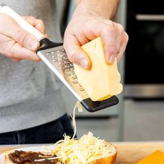 Dụng cụ bào KitchenAid KAG320OHACE màu kem - Lưỡi thép không gỉ bền, thiết kế tay cầm chắc chắn, hoàn hảo cho bếp hiện đại