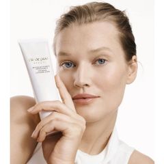 Sữa Rửa Mặt Clé De Peau Beauté Softening Cleansing Foam 125ml - Giải Pháp Chăm Sóc Da Cao Cấp Tự Nhiên, Dưỡng Sáng, Làm Sạch Sâu