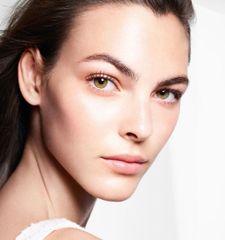 Sữa Dưỡng Thể CHANEL Le Blanc Essence Lotion Healthy Light Creator - Dưỡng Ẩm Trắng Da, Làm Sáng Mịn Da Chuyên Sâu Hàng Chính Hãng