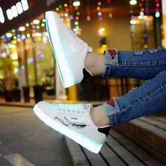Giày LED Phát Sáng Màu Trắng Họa Tiết Lông Vũ Đen Goodluck Style Hàn Quốc - 7 Màu Đổi Chế Độ Nam Nữ Thời Trang Cực Ngầu