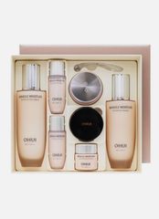 Bộ Dưỡng Da Ohui Miracle Moisture Special 7 Món - Đủ Bộ Chăm Sóc Da, Cung Cấp Ẩm, Dưỡng Trắng, Tặng Phấn Nước Mini 5gr