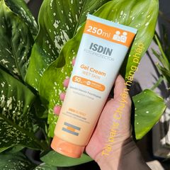 Kem Chống Nắng Isdin Fusion Water Gel Cream SPF 50+ 250ml - Cho Mọi Loại Da, Dưỡng Ẩm, Không Gây Dị Ứng