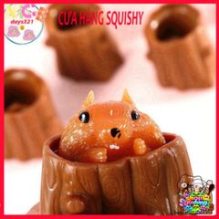 SÓC NÂU TRỐN TRONG GỐC CÂY Squishy Mochi - Đồ Chơi Thư Giãn Dễ Thương, Giải Tỏa Stress, Món Quà Tuyệt Vời Cho Trẻ Em Và Người Lớn