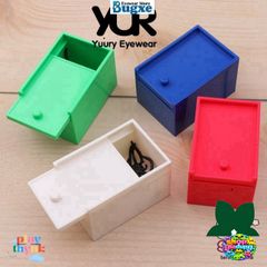 Hộp Bẫy Nhện Hài Hước - Đồ Chơi Troll Bất Ngờ Cho Bạn Bè - Quà Tặng Halloween, Cá Tháng Tư - Hộp Nhựa Đáng Yêu 7,5 x 5,2 x 5cm