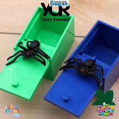 Hộp Bẫy Nhện Hài Hước - Đồ Chơi Troll Bất Ngờ Cho Bạn Bè - Quà Tặng Halloween, Cá Tháng Tư - Hộp Nhựa Đáng Yêu 7,5 x 5,2 x 5cm