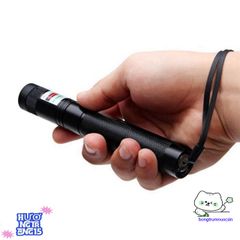 Đèn Laser 303 Độ Sáng Cao - Chiếu Xa 3 Km, Chống Nước, Thích Hợp Dùng Trong Du Lịch, Trình Chiếu, Công Trình, Với Pin Sạc Đi Kèm