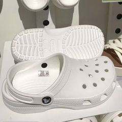 Giày Sục Crocs Classic Clog Đen Kem Trắng - Dép Sandal Quai Hậu Thời Trang, Siêu êm Dành Cho Nam Nữ, Phong Cách Trẻ Trung