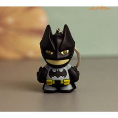 Móc Khóa Siêu Anh Hùng Avengers Phát Sáng LED - Người Dơi, Người Sắt, Đội Trưởng Mỹ, Người Nhện - Quà Tặng Độc Đáo Cho Fan Hâm Mộ