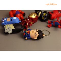 Móc Khóa Siêu Anh Hùng Avengers Phát Sáng LED - Người Dơi, Người Sắt, Đội Trưởng Mỹ, Người Nhện - Quà Tặng Độc Đáo Cho Fan Hâm Mộ