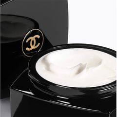 Kem Dưỡng Thể Chanel Coco Noir Body Cream 150g - Sản Phẩm Cao Cấp Dưỡng Ẩm và Đem Lại Hương Thơm Quyến Rũ Cho Làn Da