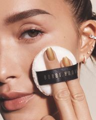 Phấn Phủ Bobbi Brown Lux Radiance Loose Powder 10g - Trang Điểm Cao Cấp Giúp Làn Da Sáng Mịn, Lâu Trôi, Tự Nhiên