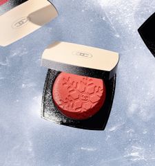 Phấn Má Hồng Chanel Les Beiges Healthy Winter Glow Blush Màu Corail Givré 11g - Trang Điểm Tự Nhiên Chính Hãng, Dễ Sử Dụng, Phù Hợp Mọi Tông Da