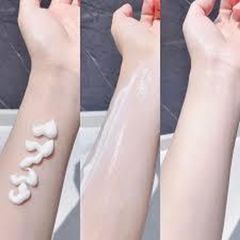 Sữa Dưỡng Thể Olay Body Cellscience B3 + Vitamin C 250ml - Trắng Da, Ngăn Ngừa Lão Hóa, Thẩm Thấu Nhanh, Hương Đào Thơm Mát
