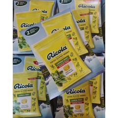 Kẹo Ngậm Thảo Mộc Không Đường Ricola Lemon Mint - Hương Chanh Bạc Hà, 105 Viên Từ Mỹ, Giúp Giảm Ho và Làm Dịu Họng
