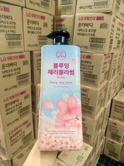 Sữa Tắm On The Body Hoa Anh Đào 900g - Dưỡng Da Mịn Màng, Hương Thơm Dịu Nhẹ cho Mọi Loại Da
