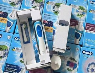 Bàn Chải Điện Oral-B Pro Vitality Precision Clean – làm sạch sâu, chăm sóc răng nướu
