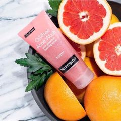 Sữa rửa mặt Neutrogena Pink Grapefruit Scrub 198ml – ngừa mụn, làm sạch sâu