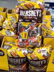 Socola Hershey's Miniatures 1.56kg - Hỗn hợp Socola Nguyên Chất Nhiều Vị Thơm Ngon Dễ Ăn, Quà Tặng Tuyệt Vời Cho Mọi Dịp