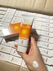 Kem Chống Nắng Smile Leader 60ml - Mỏng Nhẹ, Chống Nắng Ổn Định, Duy Trì Làn Da Tươi Trẻ