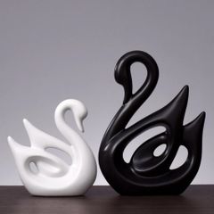 Tượng trang trí, decor phòng khách tông đen trắng
