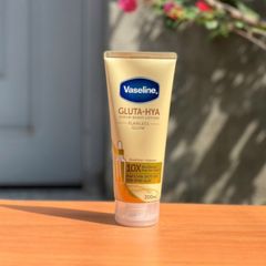 [Hàng Úc] Dưỡng Thể Vaseline Gluta - Hya Serum Bust UV Lotion flawless glow 10x 200ml 629149