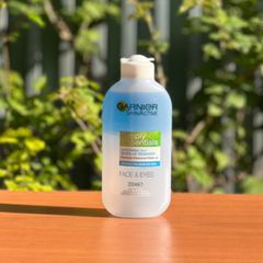 Nước Tẩy Trang Garnier SkinActive Simply Essentials Soothing 2in1 Make-Up Remover Face & Eyes 200ml 629409