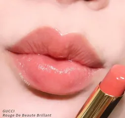 Son Gucci 215 Rouge De Beauté Brillant - Son môi bóng nhẹ, màu tự nhiên, trang điểm sang trọng cho phái đẹp