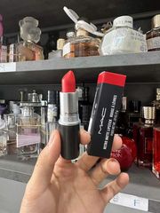 Son MAC 702 Dangerous - Màu Đỏ Cam Rực Rỡ, Dưỡng Môi Mềm Mại, Trang Điểm Hoàn Hảo cho Làm Đẹp Hằng Ngày