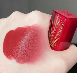 Son Shu Uemura AL RD 175 Fullsize – màu đỏ tươi, dưỡng môi mềm mịn
