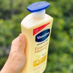 Sữa Dưỡng Thể Vaseline 725ml (Vàng) - Cấp Ẩm Sâu và Phục Hồi Da - Sản phẩm Dưỡng Da Chất Lượng