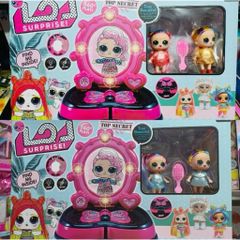 Bộ Bàn Trang Điểm Cho Bé Kèm 2 Búp Bê LOL Surprise – Có Đèn & Nhạc 2077