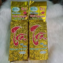 1 kg (2 gói, mỗi gói 0.5kg) Trà xanh móc câu Thái Nguyên truyền thống (gói vàng chữ đỏ)