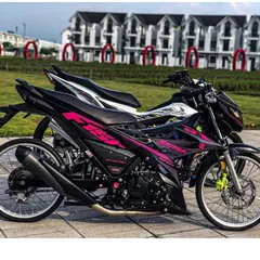Decal Tem Xe Suzuki Satria F150 Đen Phối Hồng Mẫu Zin 2018