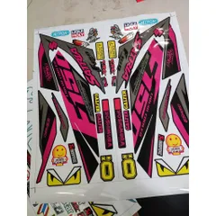 Decal Tem Xe Suzuki Satria F150 Đen Phối Hồng Mẫu Zin 2018