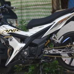 Tem Rời Dán Xe Sonic 150 Mẫu Sọc Trắng Đen Vàng 150R Cực Đẹp, Hàng 3 Lớp Chất Lượng Cao Không Bay Màu Quyen Decal
