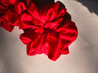 Scrunchie cột tóc lụa đỏ 15cm