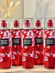 Xịt thơm toàn thân Bath & Body Works Japanese Cherry Blossom 236ml – hương hoa anh đào ngọt nhẹ, nữ tính, lưu hương lâu