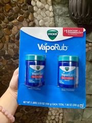 Dầu xoa Vicks VapoRub 100g x2 làm ấm cơ thể