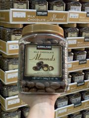 Socola hạnh nhân Kirkland Milk Chocolate Almonds 1.36kg – vị béo