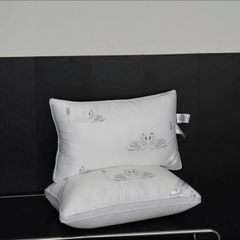 Set 2 gối Moncler size 48x74cm