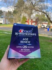 Miếng dán trắng răng Crest 3D Whitestrips Age Renew LEVEVLS 25 WHITER 30 YEARS STAIN REMOVAL