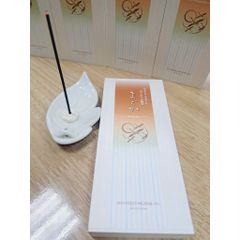 [Nhật Bản] Nhang Thơm Ít Khói Madoka M - Hương Gỗ Đàn Hương & Quế Dịu Nhẹ - Hộp Giấy Tái Chế Bảo Vệ Môi Trường