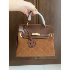 (FULL BOX) - Túi cầm tay, đeo chéo da Bò Kiểu Dáng H.M, Thiết kế Vân Họa Tiết, Màu Nâu Bag da, Thanh lịch, Sang trọng