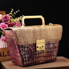 (HÀNG V.I.P ORDER) - Túi cầm tay Nữ dạng Cốp Rương 2024 Phong cách mới Họa tiết rắn Đinh tán