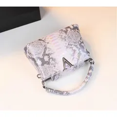 (HÀNG V.I.P ORDER) - Họa tiết rắn Chữ V Xà Cừ Thời Trang Da Thật Sang Trọng